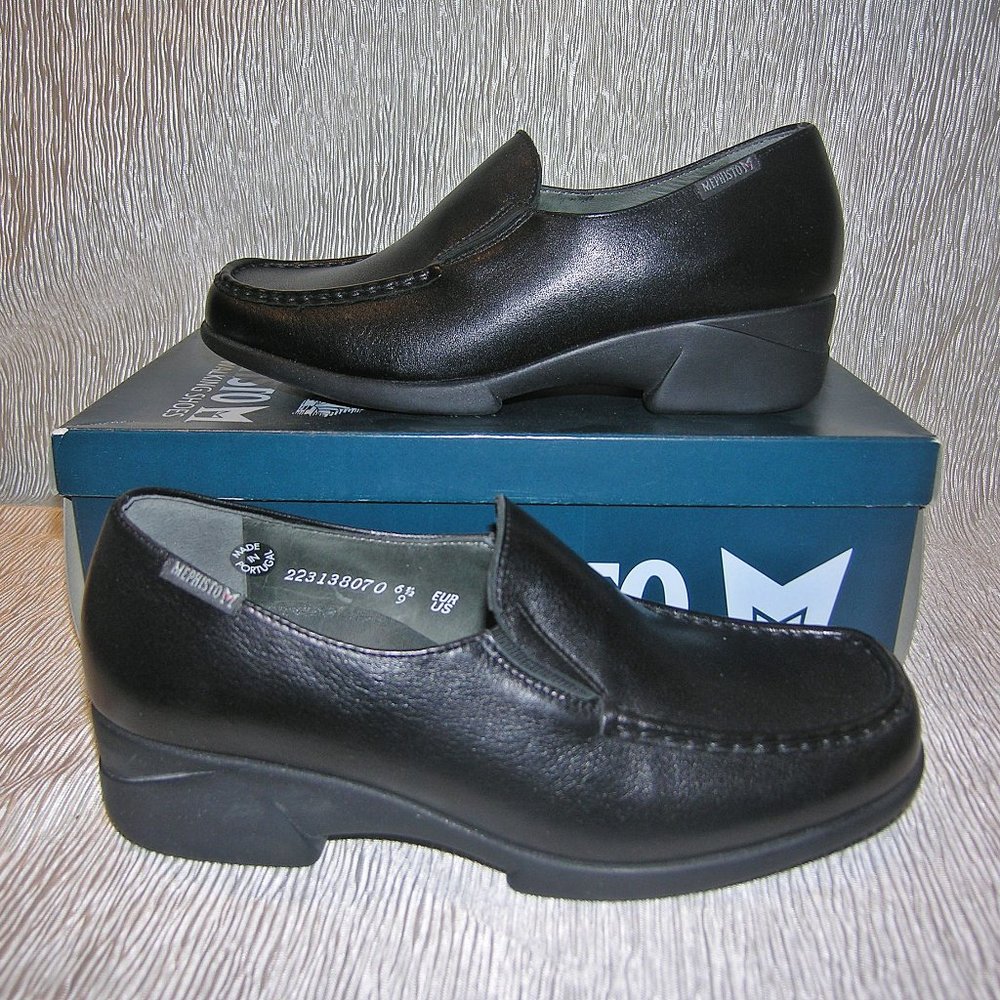 New Mephisto womens classic slip on walking shoe 9